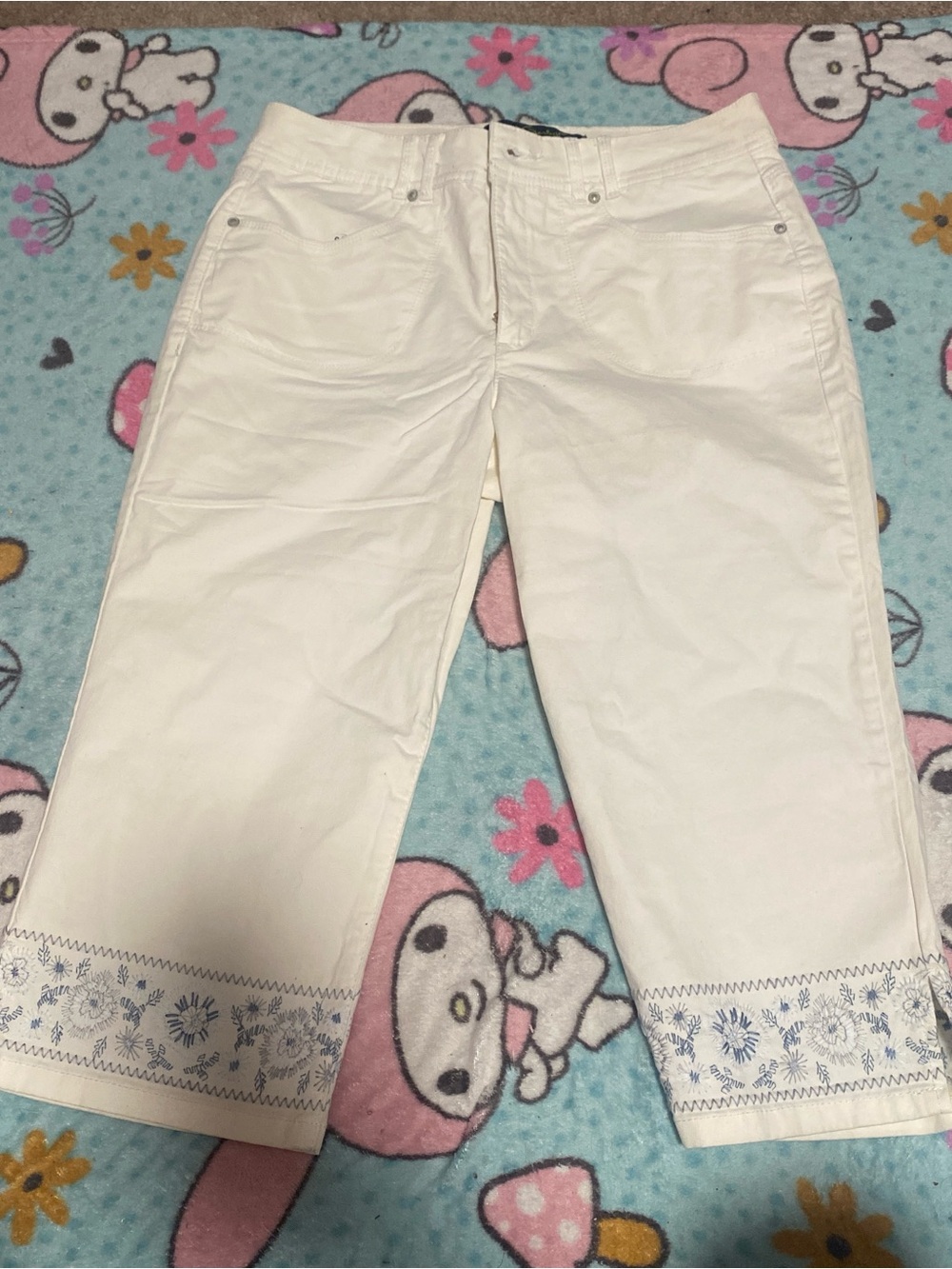 Gloria Vanderbilt White Capris with Blue Embroidered Hem